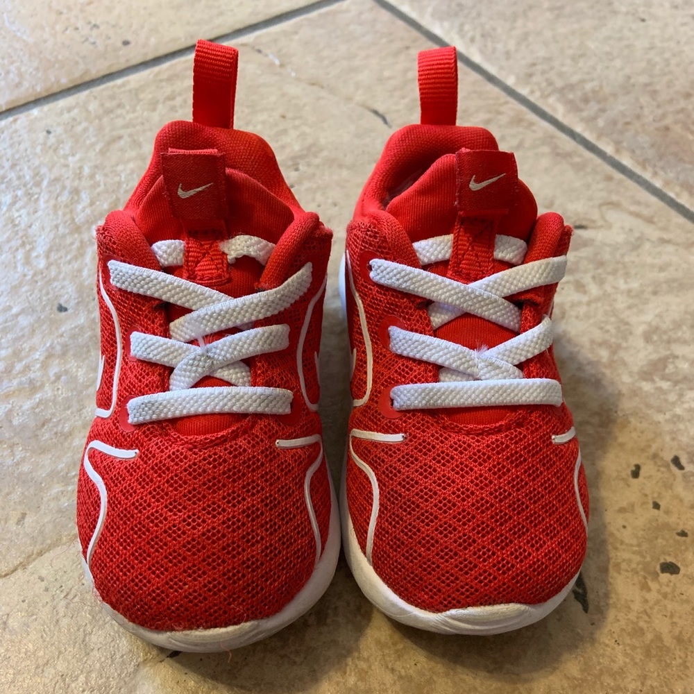 Gently used toddler Nike tennis shoes